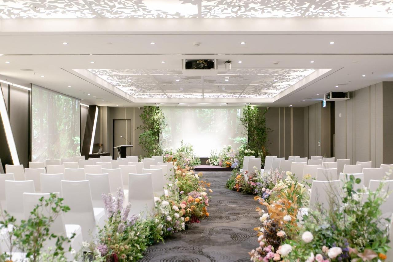 Courtyard By Marriott Seoul Botanic Park Hotel Exterior photo