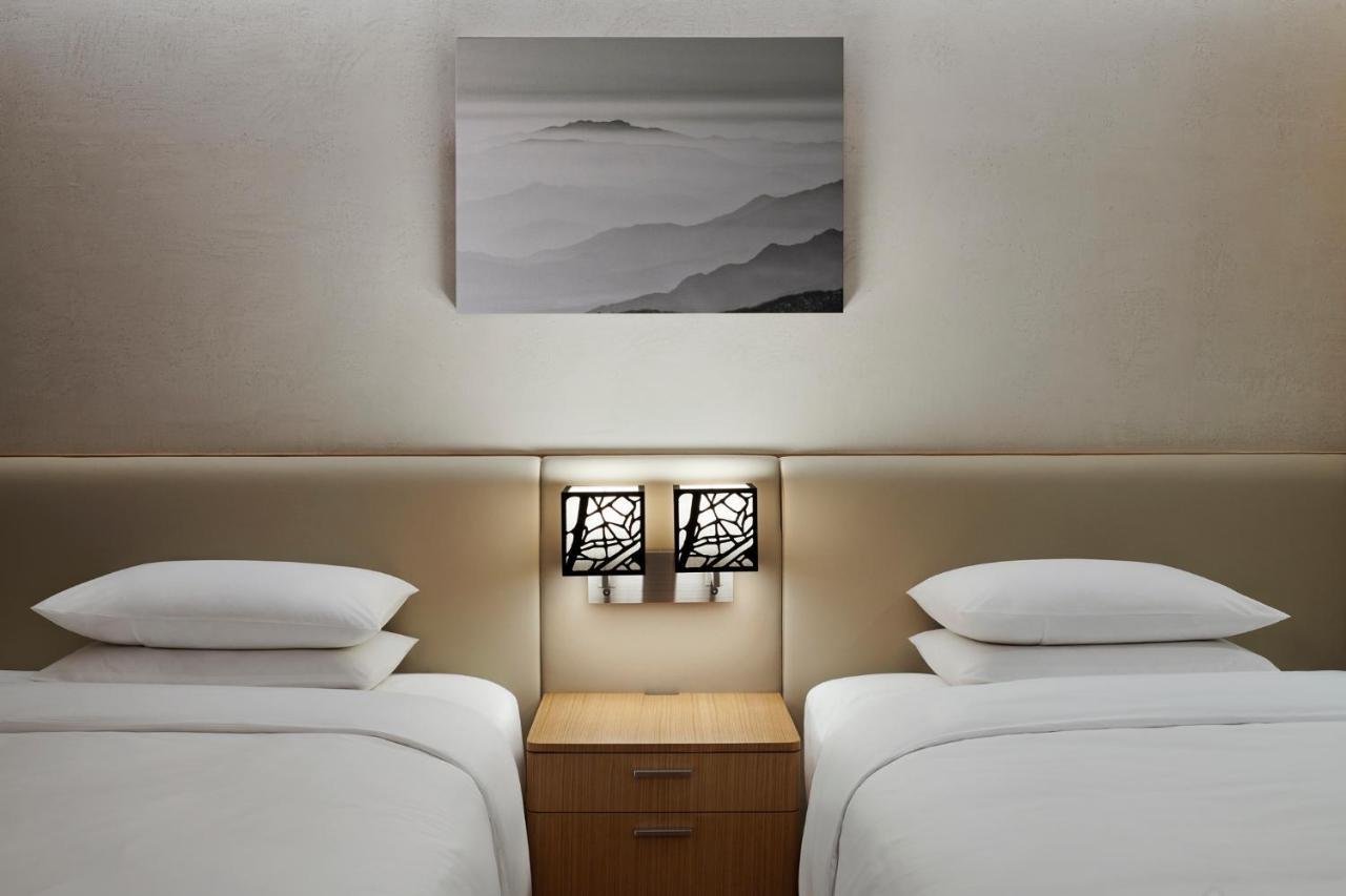 Courtyard By Marriott Seoul Botanic Park Hotel Exterior photo
